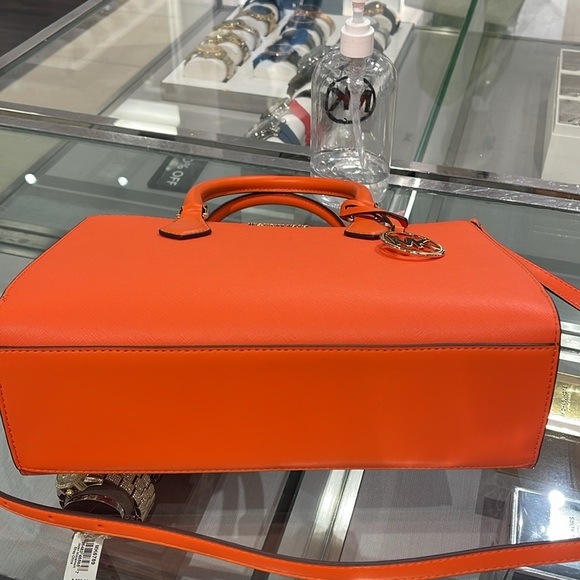 MICHAEL KORS
Sheila Md CZ Faux Saffiano Leather CZ Satchel Crossbody 
POPPY
NWT - Picture 16 of 16